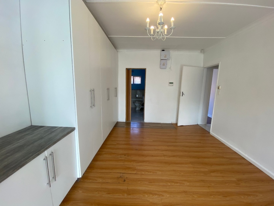 4 Bedroom Property for Sale in Nahoon Valley Park Eastern Cape